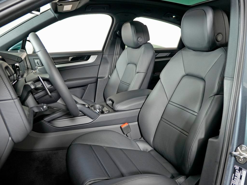 Certified 2026 Porsche Cayenne Coupe AWD/4WD image 5
