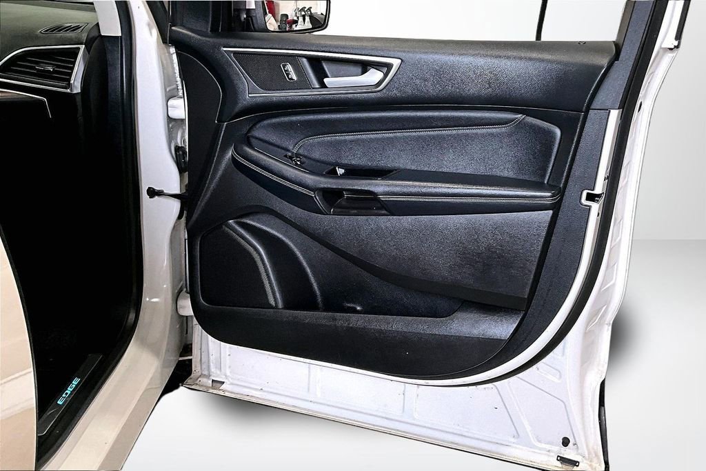 Used 2016 Ford Edge Titanium w/ Equipment Group 301A image 28