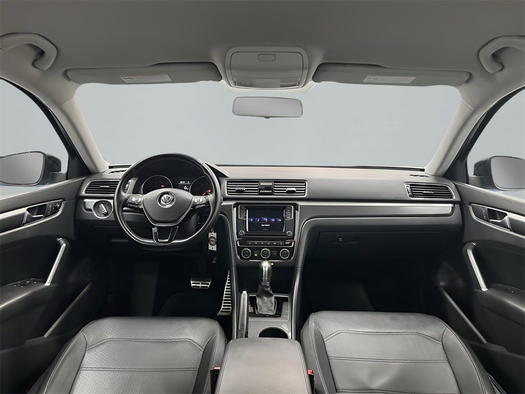 Used 2018 Volkswagen Passat 2.0T R-Line image 11