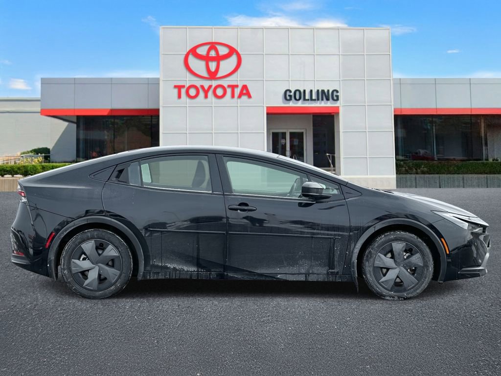 Used 2025 Toyota Prius LE image 6