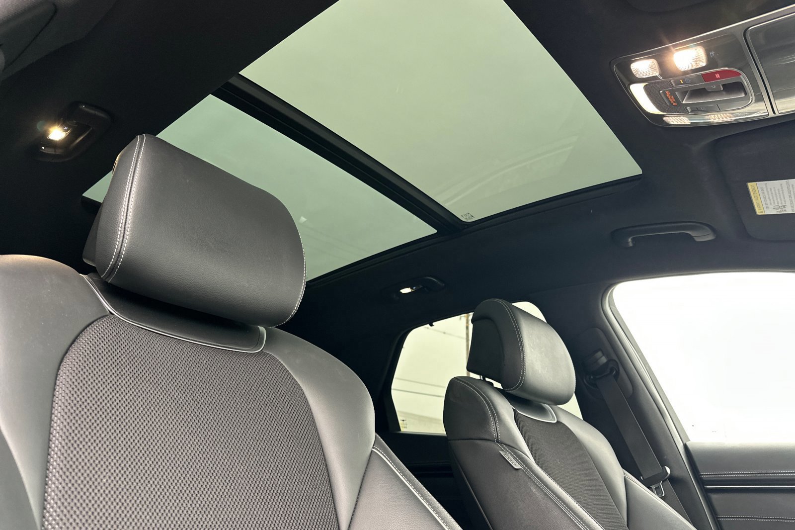 Used 2024 Genesis GV70 2.5T w/ Sport Prestige Package image 17