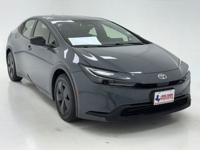 Used 2025 Toyota Prius LE FWD image 2