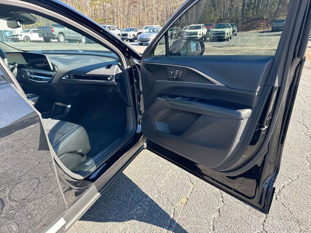 Used 2025 Cadillac Lyriq Luxury image 30