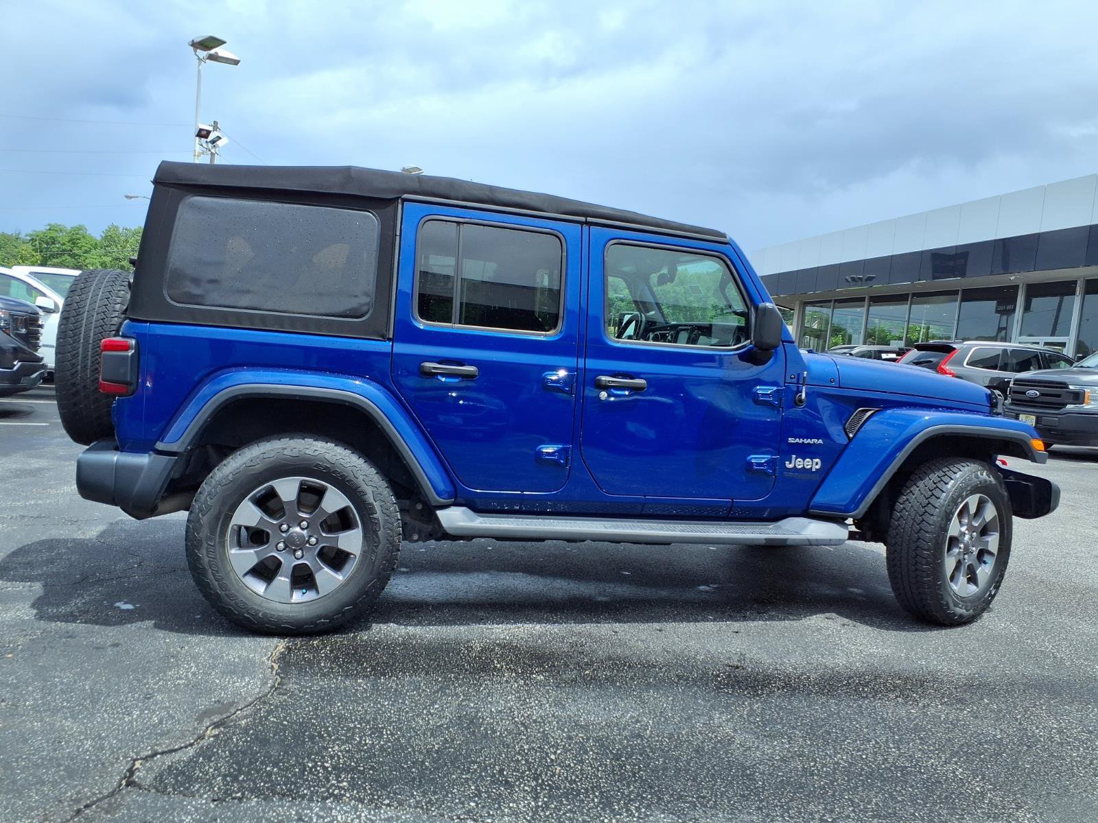 Used 2018 Jeep Wrangler Unlimited Sahara AWD/4WD image 33
