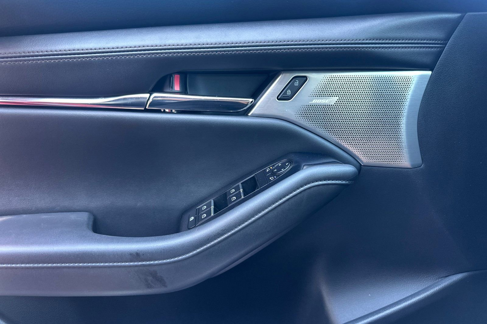 Used 2024 MAZDA MAZDA3 Hatchback w/Premium Plus Pkg image 12