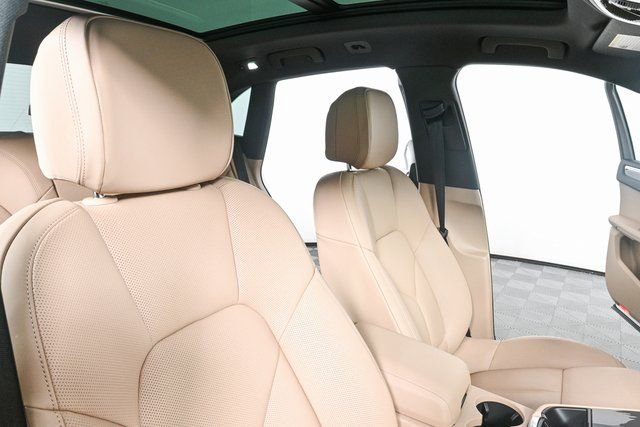 Used 2025 Porsche Macan image 23