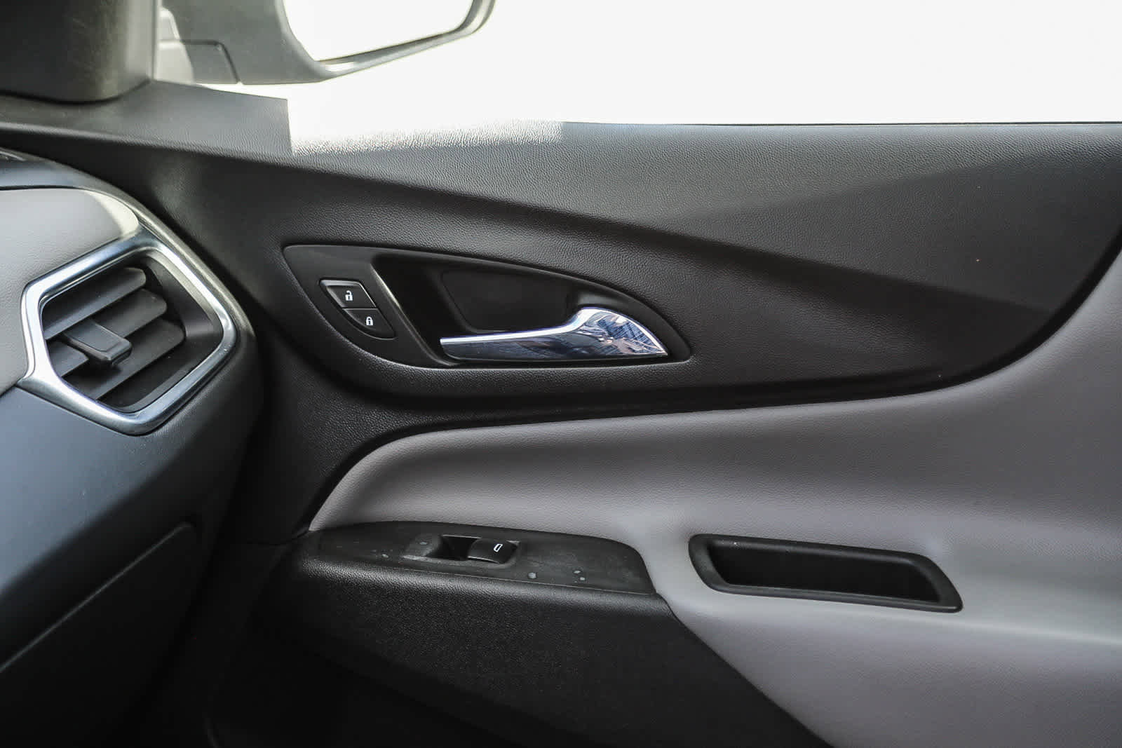 Used 2021 Chevrolet Equinox LS image 21