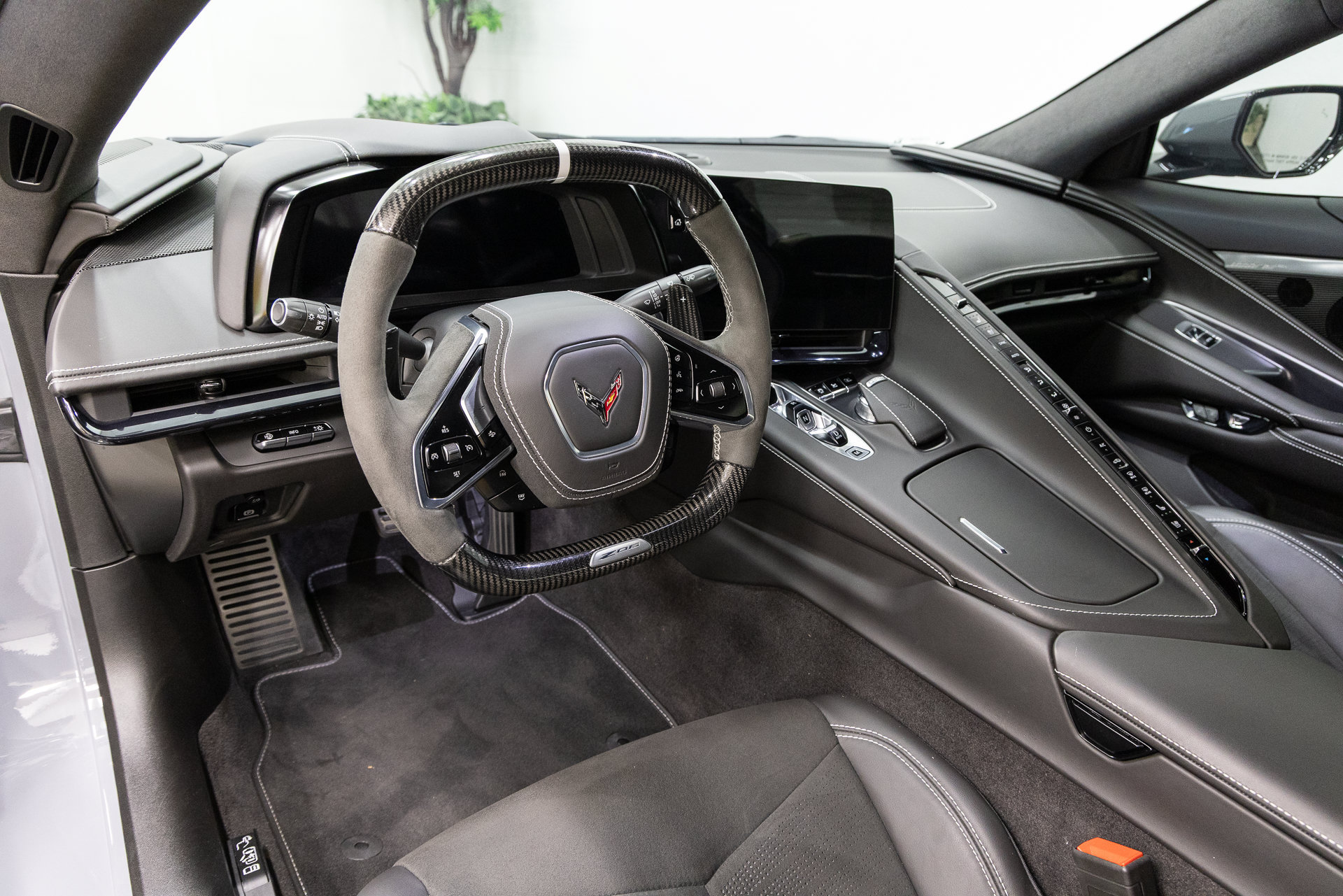 Used 2025 Chevrolet Corvette Z06 w/ Stealth Interior Trim Package RWD image 5
