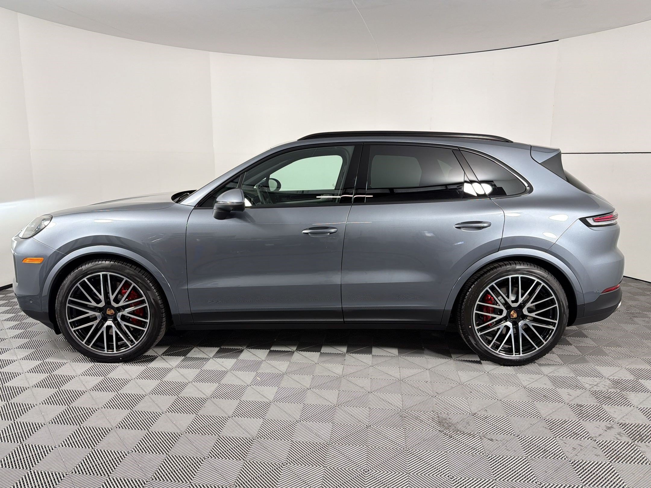 New 2026 Porsche Cayenne S AWD/4WD image 2