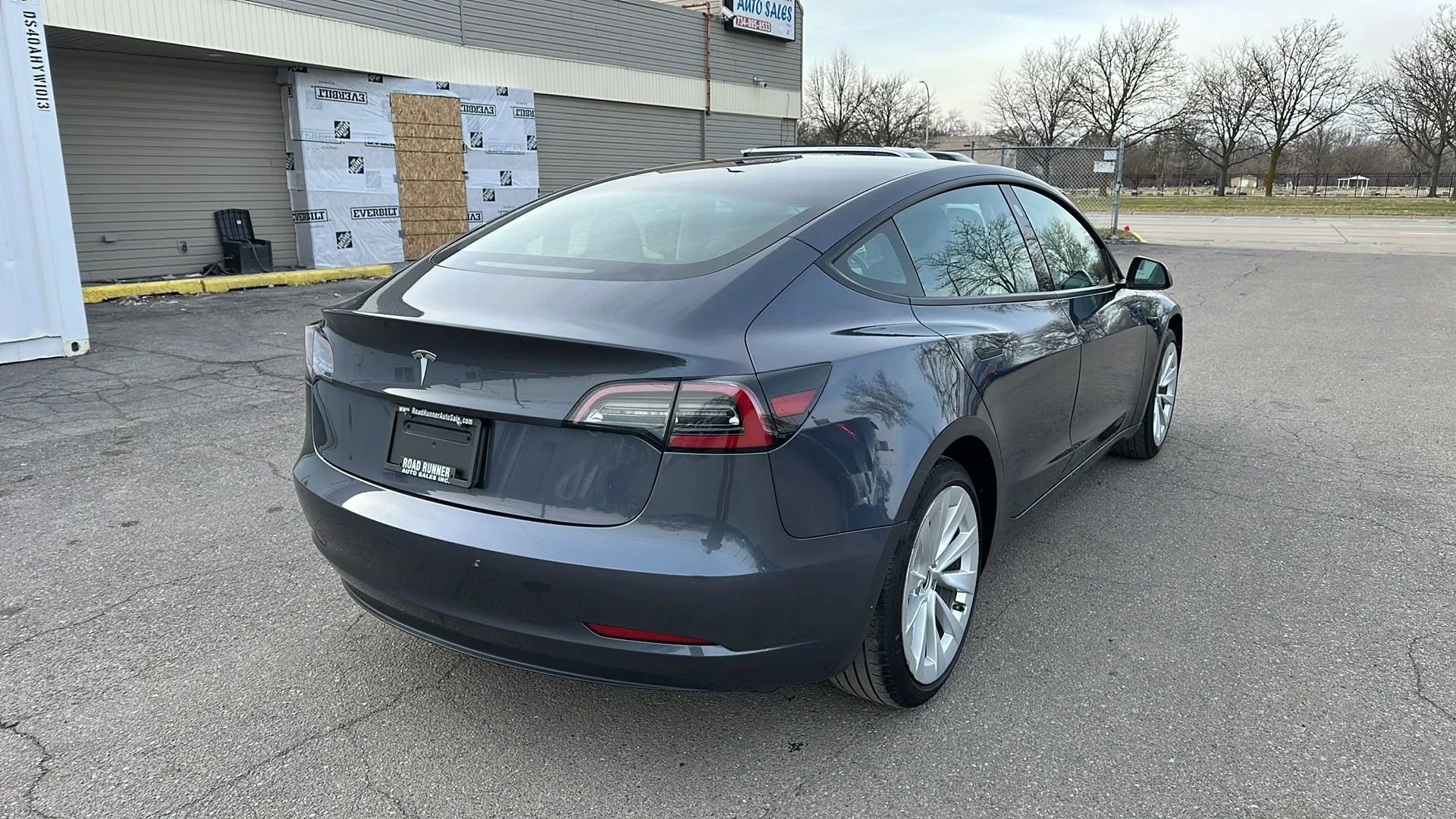 Used 2023 Tesla Model 3 Standard Range image 5