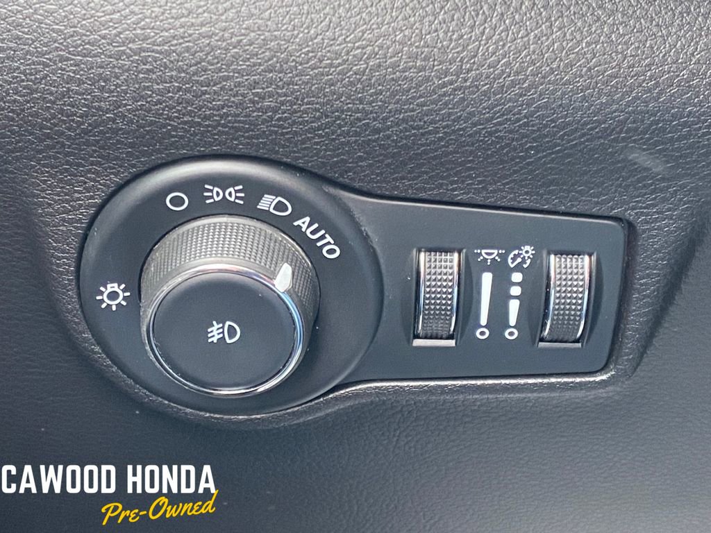 Used 2025 Jeep Compass Limited image 24