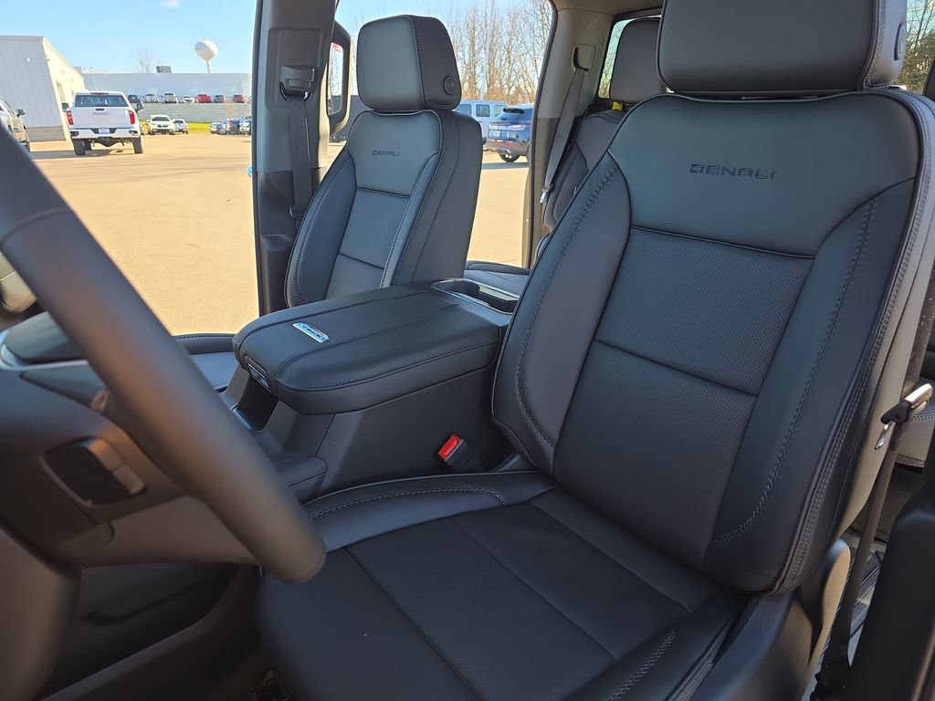 New 2026 GMC Sierra 2500 Denali w/ Denali Reserve Package image 14