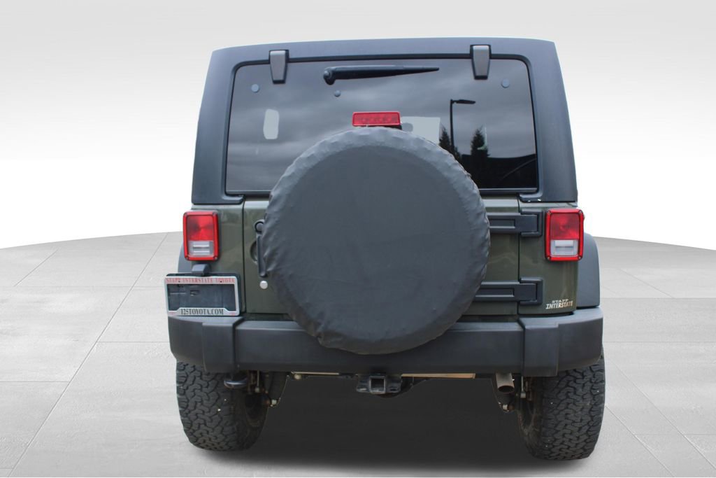 Used 2015 Jeep Wrangler Unlimited Rubicon w/ Connectivity Group AWD/4WD image 16