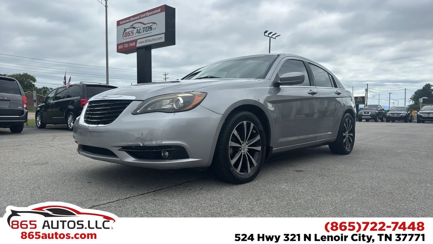 Used 2013 Chrysler 200 Touring w/ S Exterior Appearance Pkg FWD image 1