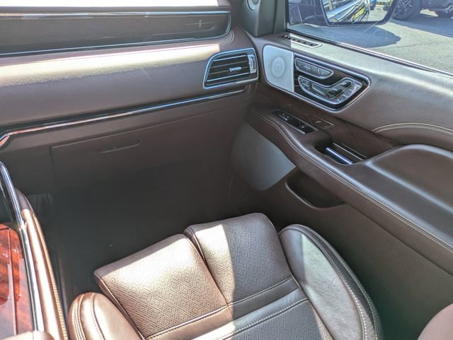 Certified 2020 Lincoln Navigator Black Label w/ Cargo Convenience Package AWD/4WD image 17