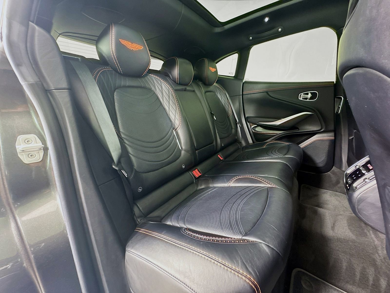 Used 2022 Aston Martin DBX image 25