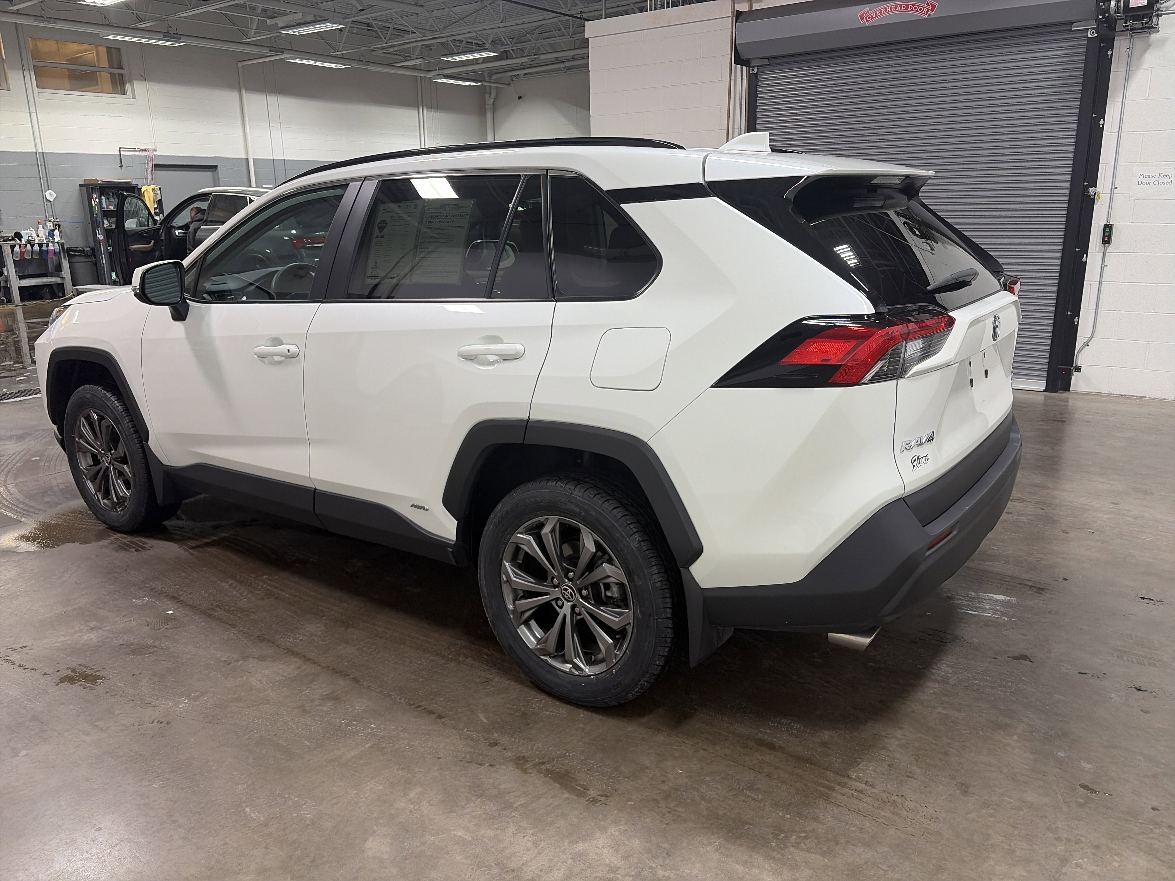 Used 2022 Toyota RAV4 XLE Premium image 5