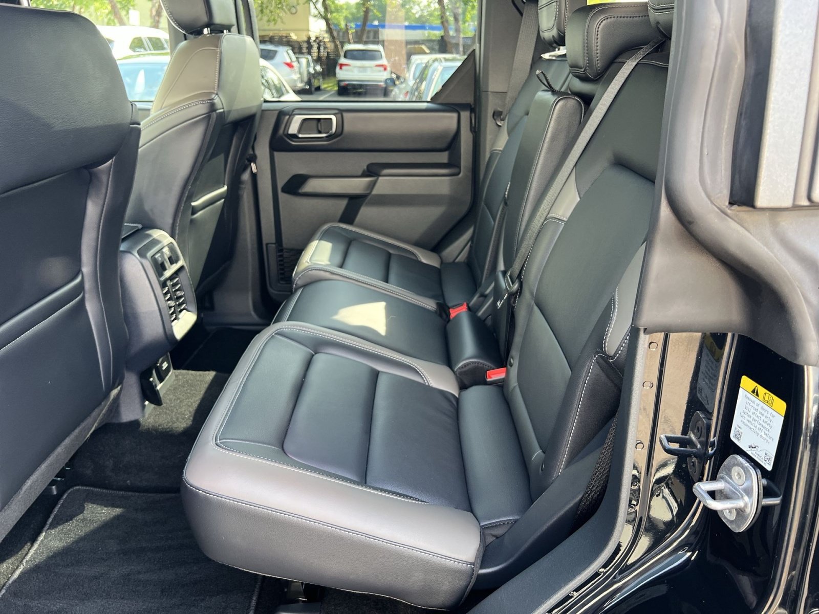 Used 2025 Ford Bronco Outer Banks AWD/4WD image 24