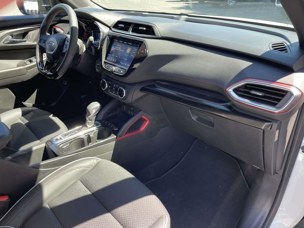 Used 2023 Chevrolet TrailBlazer RS w/ Sun and Liftgate Package FWD image 14