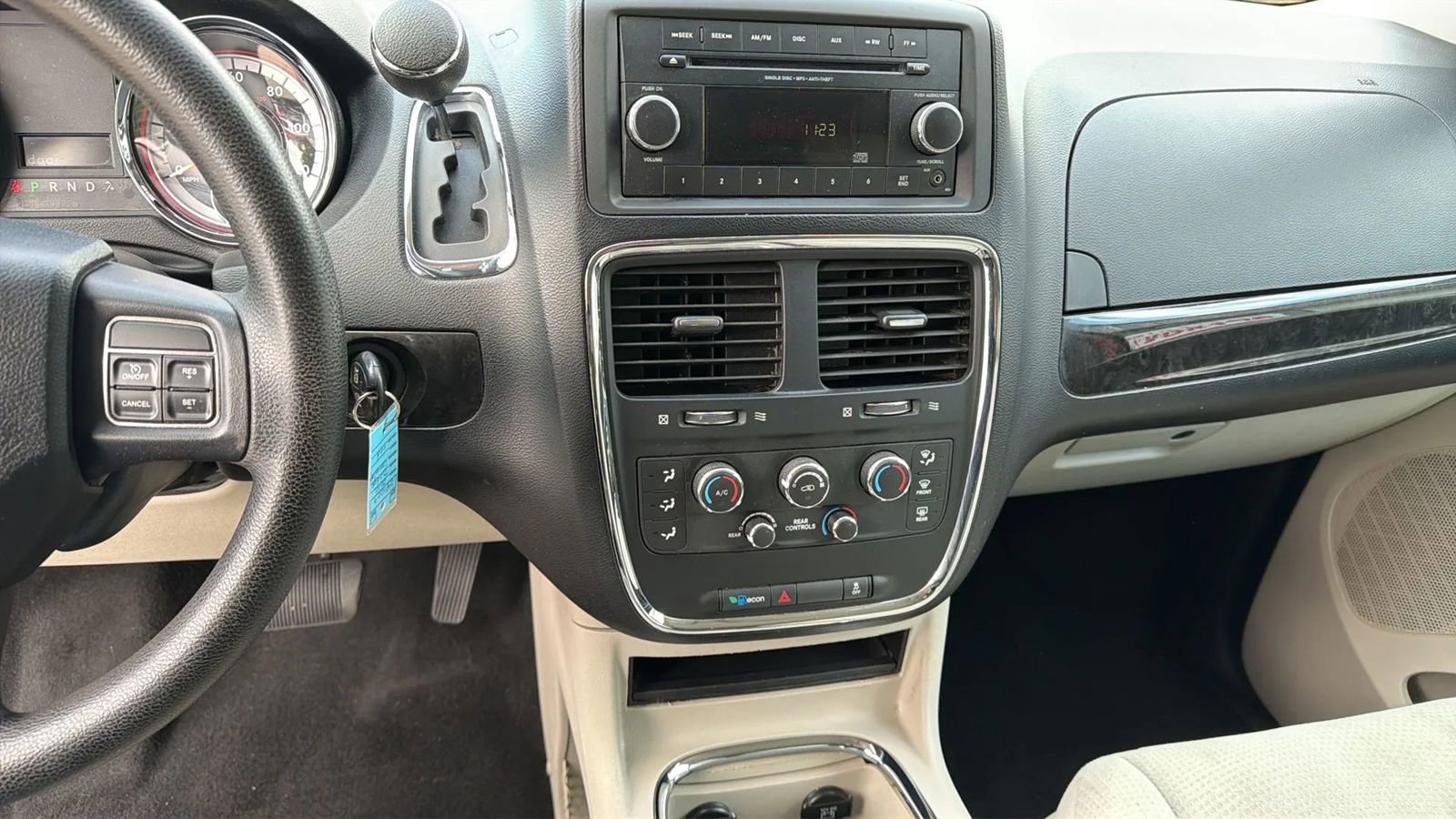 Used 2012 Dodge Grand Caravan SXT FWD image 11