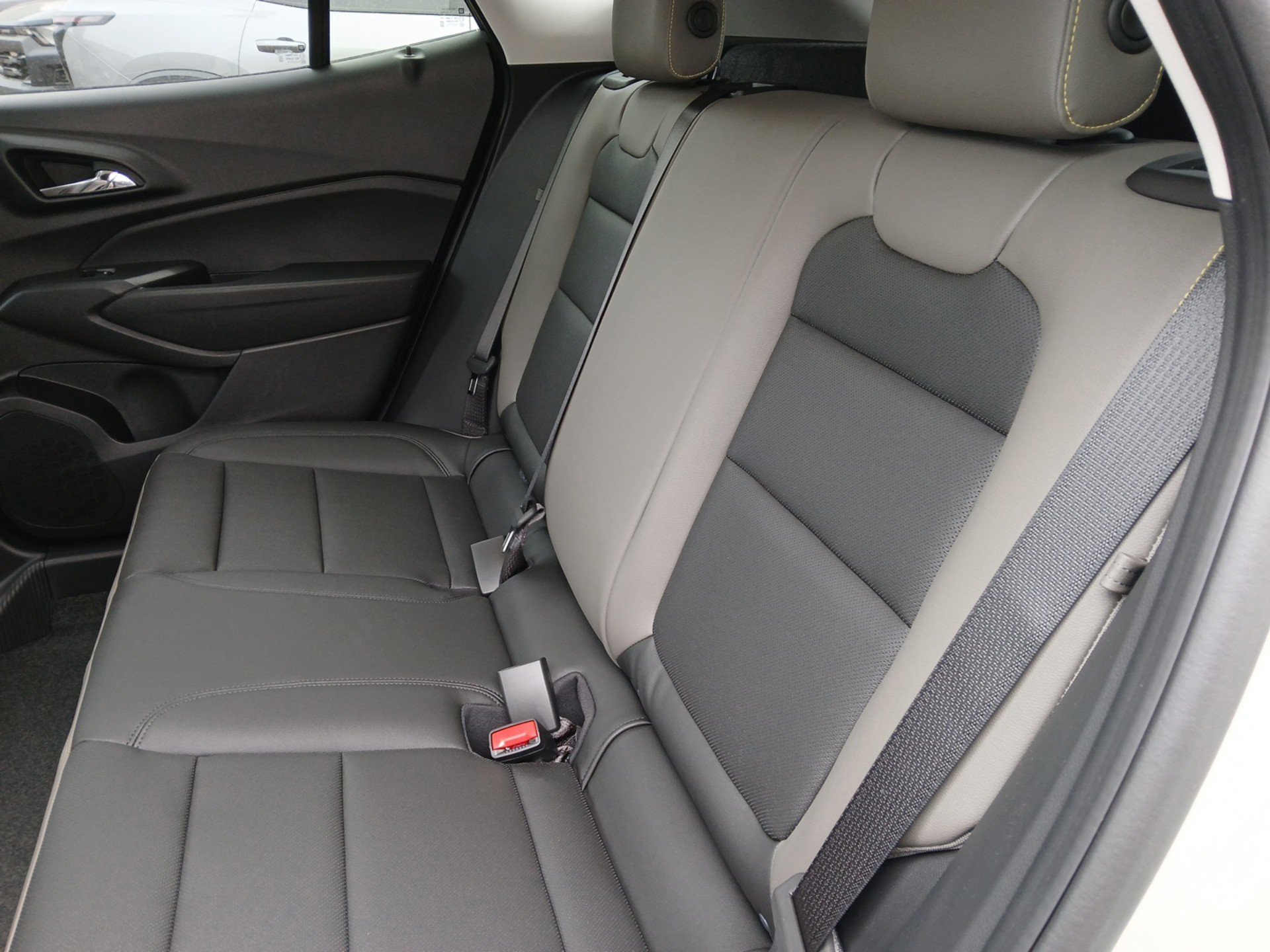 New 2026 Chevrolet Trax ACTIV w/ Sunroof Package FWD image 21