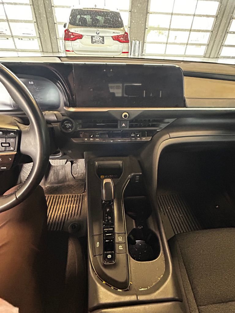 Certified 2023 Toyota Crown AWD/4WD image 10
