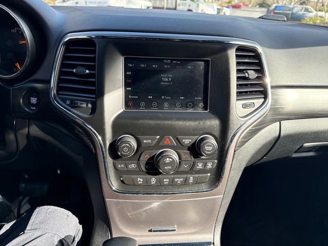 Used 2019 Jeep Grand Cherokee Laredo AWD/4WD image 22