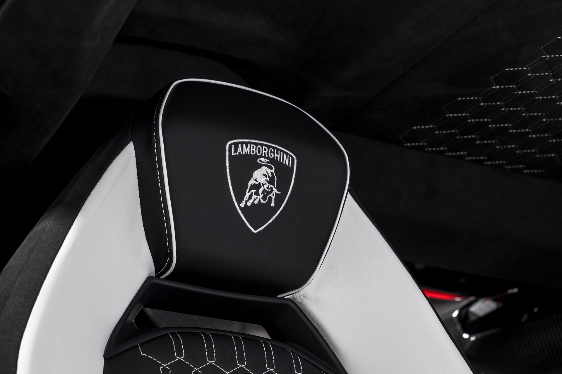Used 2024 Lamborghini Revuelto image 30