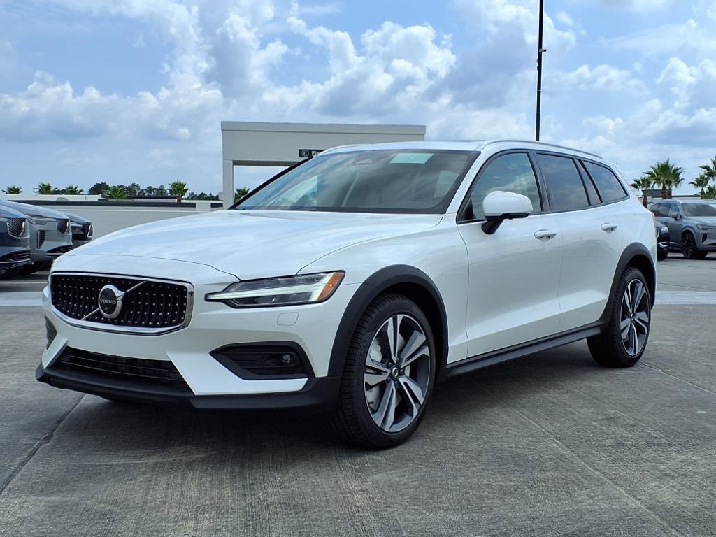 New 2025 Volvo V60 B5 Cross Country Plus w/ Protection Package Premier image 3