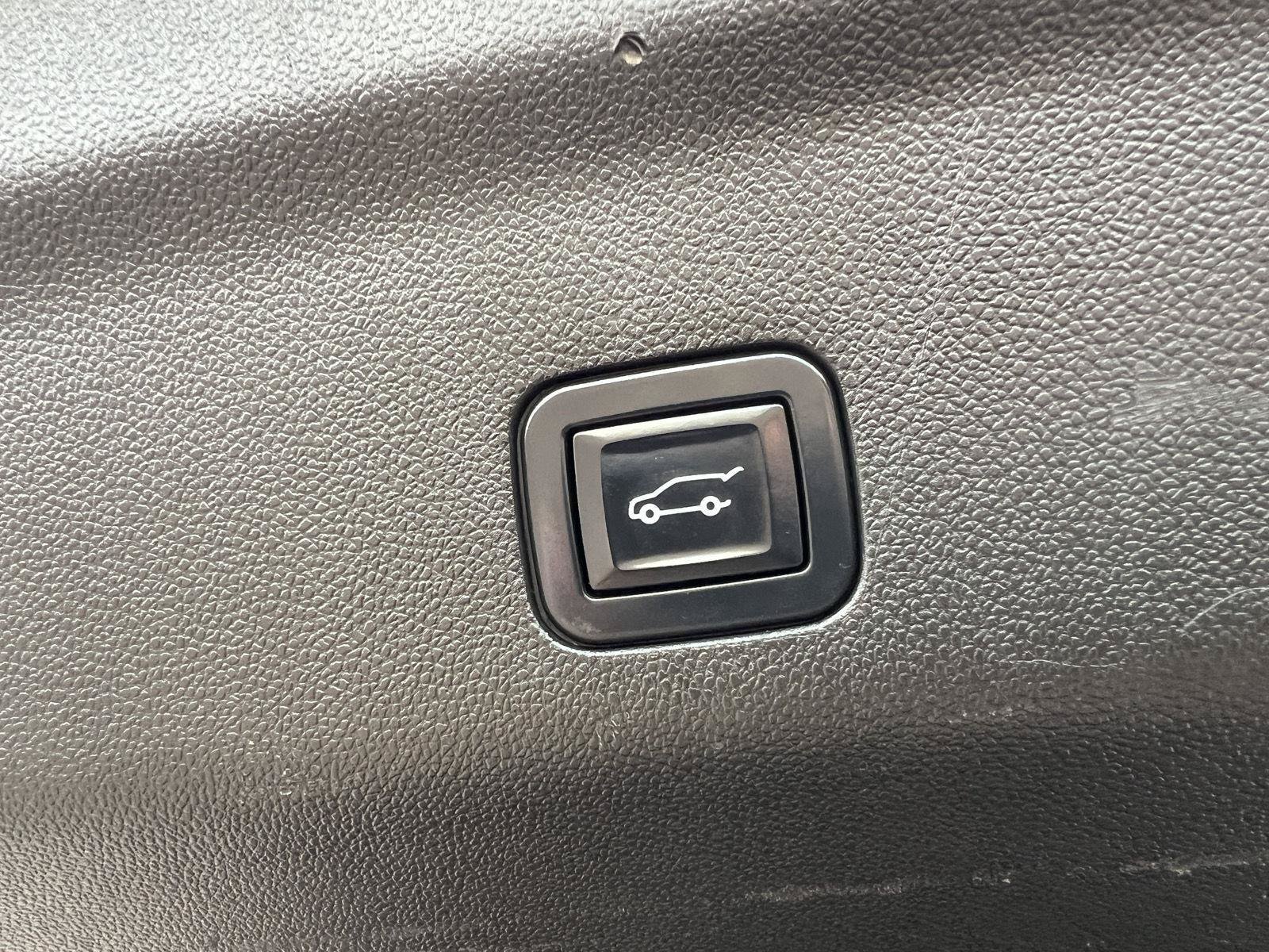 Used 2023 Cadillac Escalade V AWD/4WD image 15