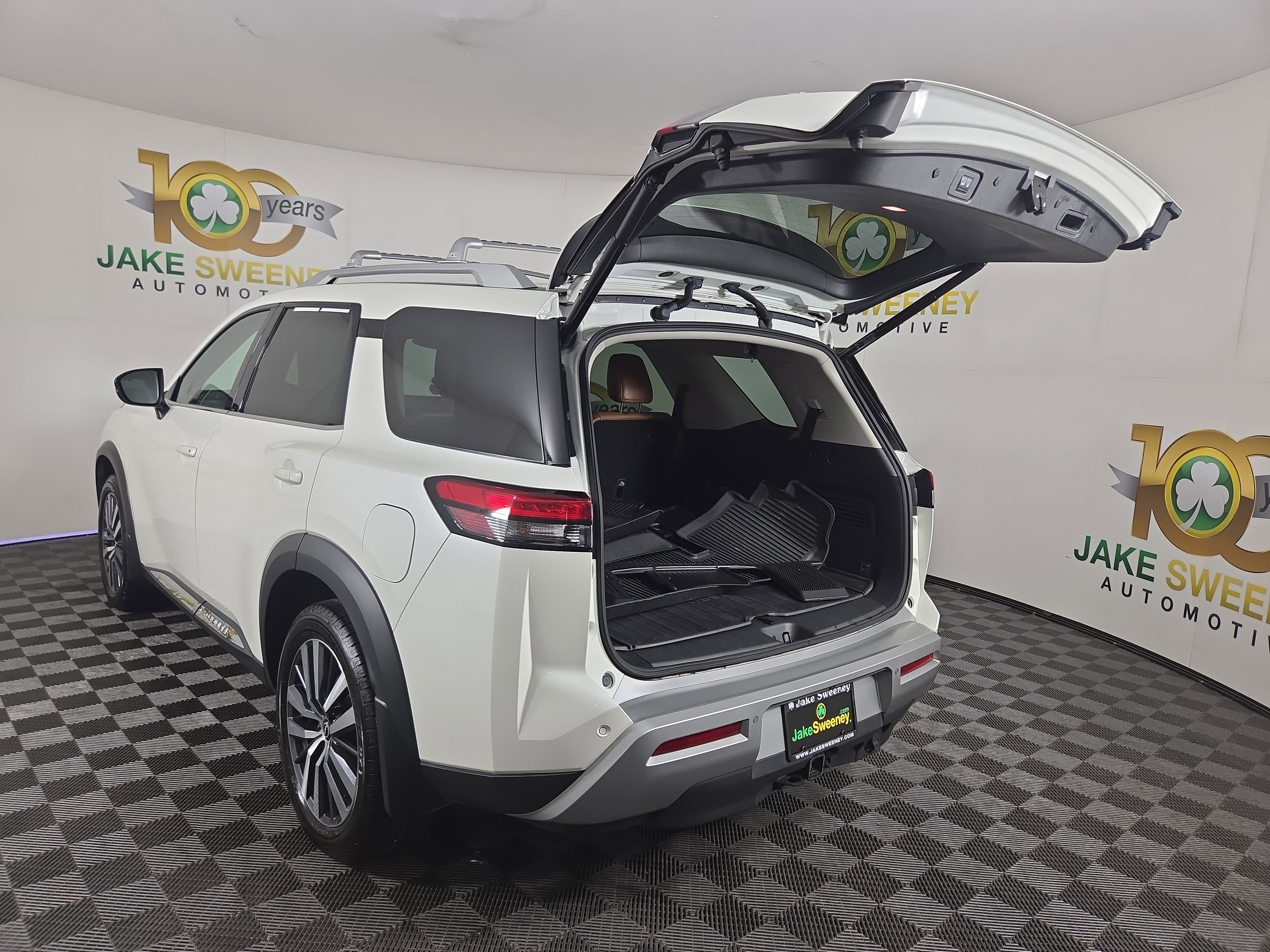 Used 2022 Nissan Pathfinder Platinum w/ Cargo Package image 34