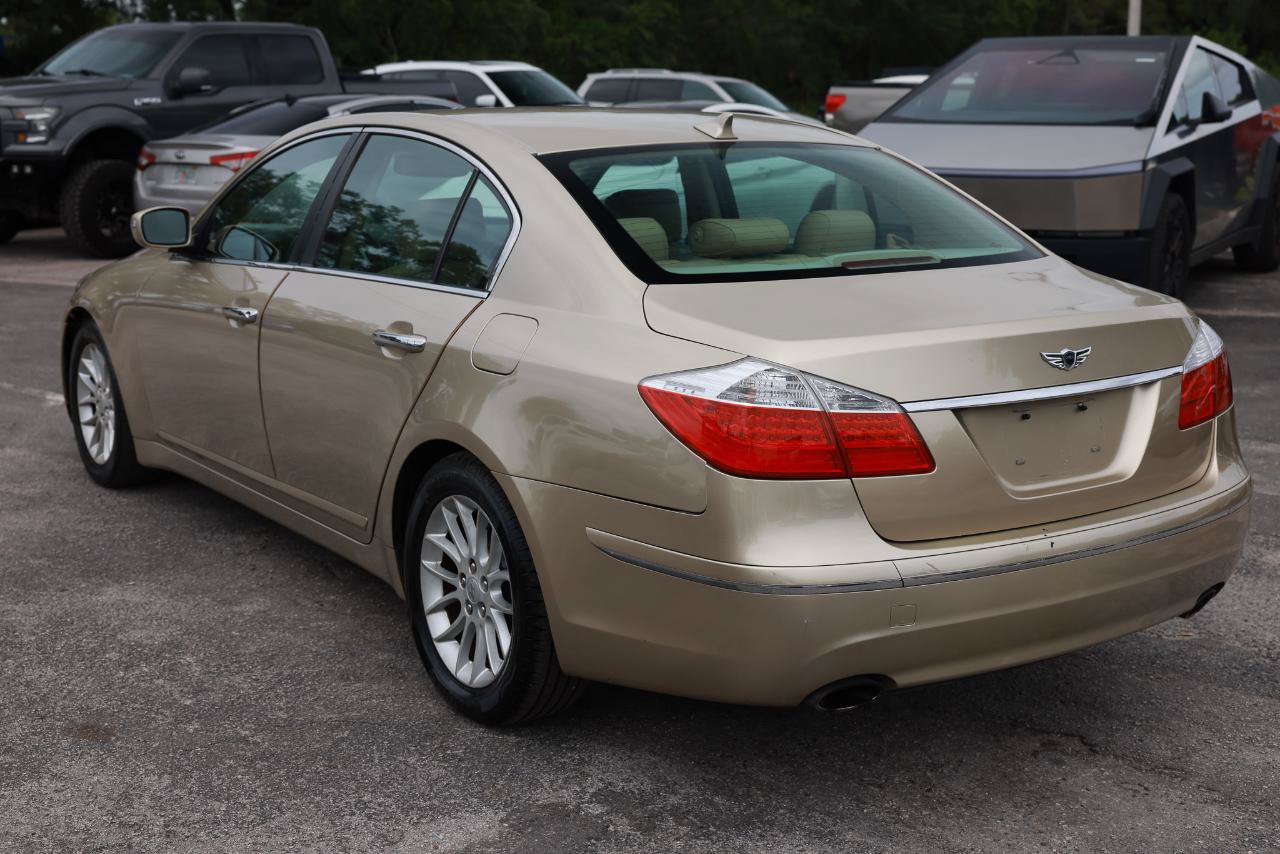 Used 2011 Hyundai Genesis 3.8 RWD image 5