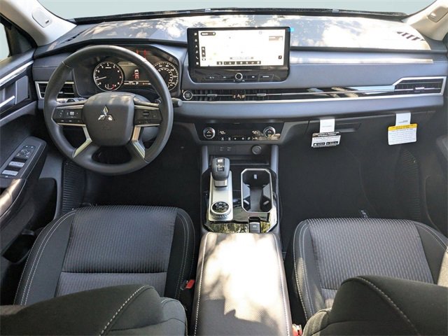 New 2025 Mitsubishi Outlander ES image 17