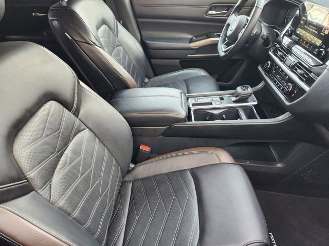 Used 2024 Nissan Pathfinder Platinum w/ Cargo Package image 19