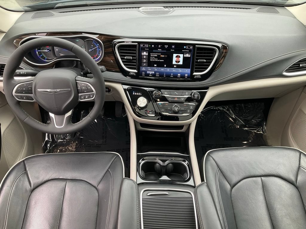 Used 2023 Chrysler Pacifica Limited FWD image 41