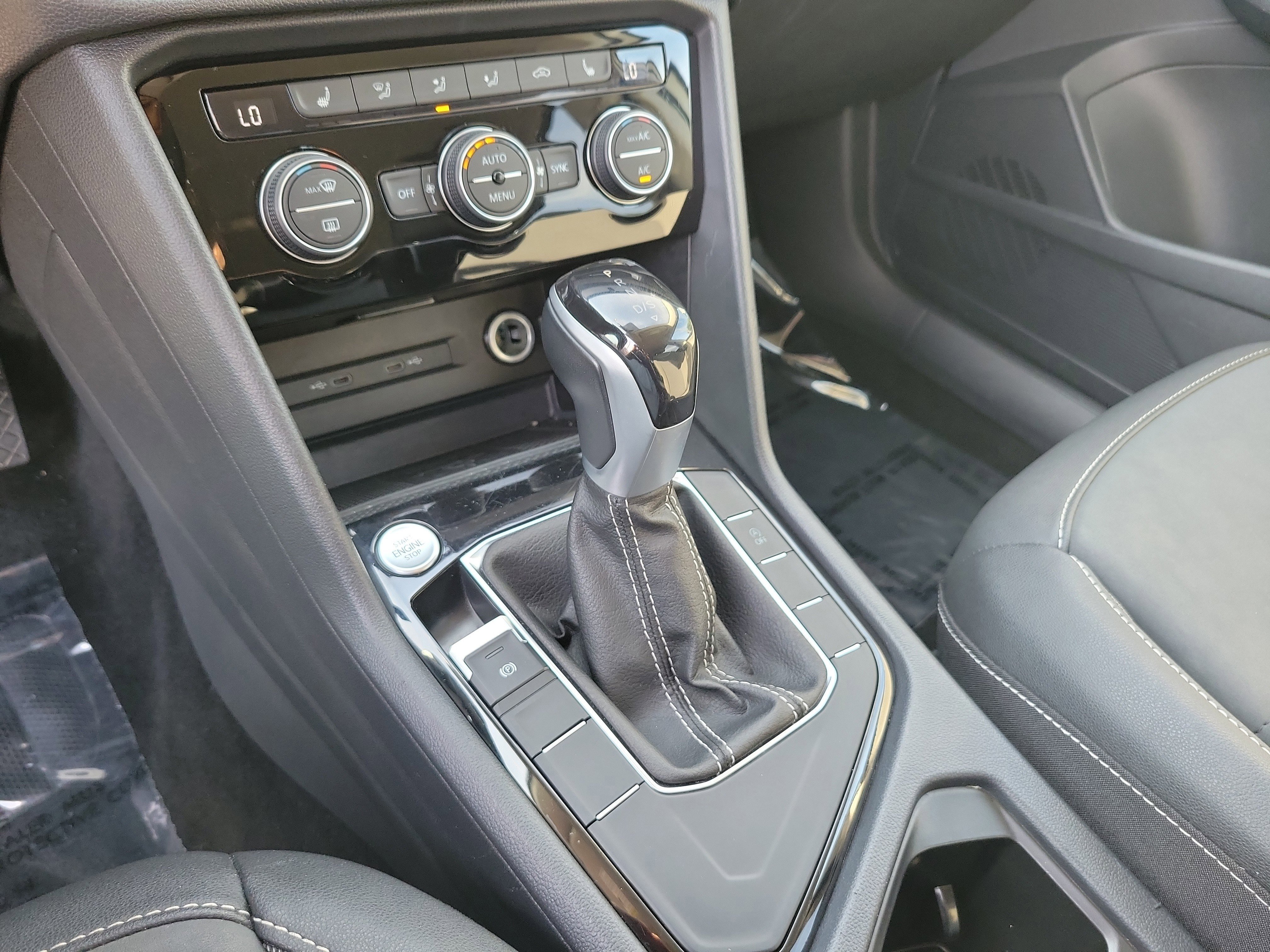 Used 2024 Volkswagen Taos SE image 14