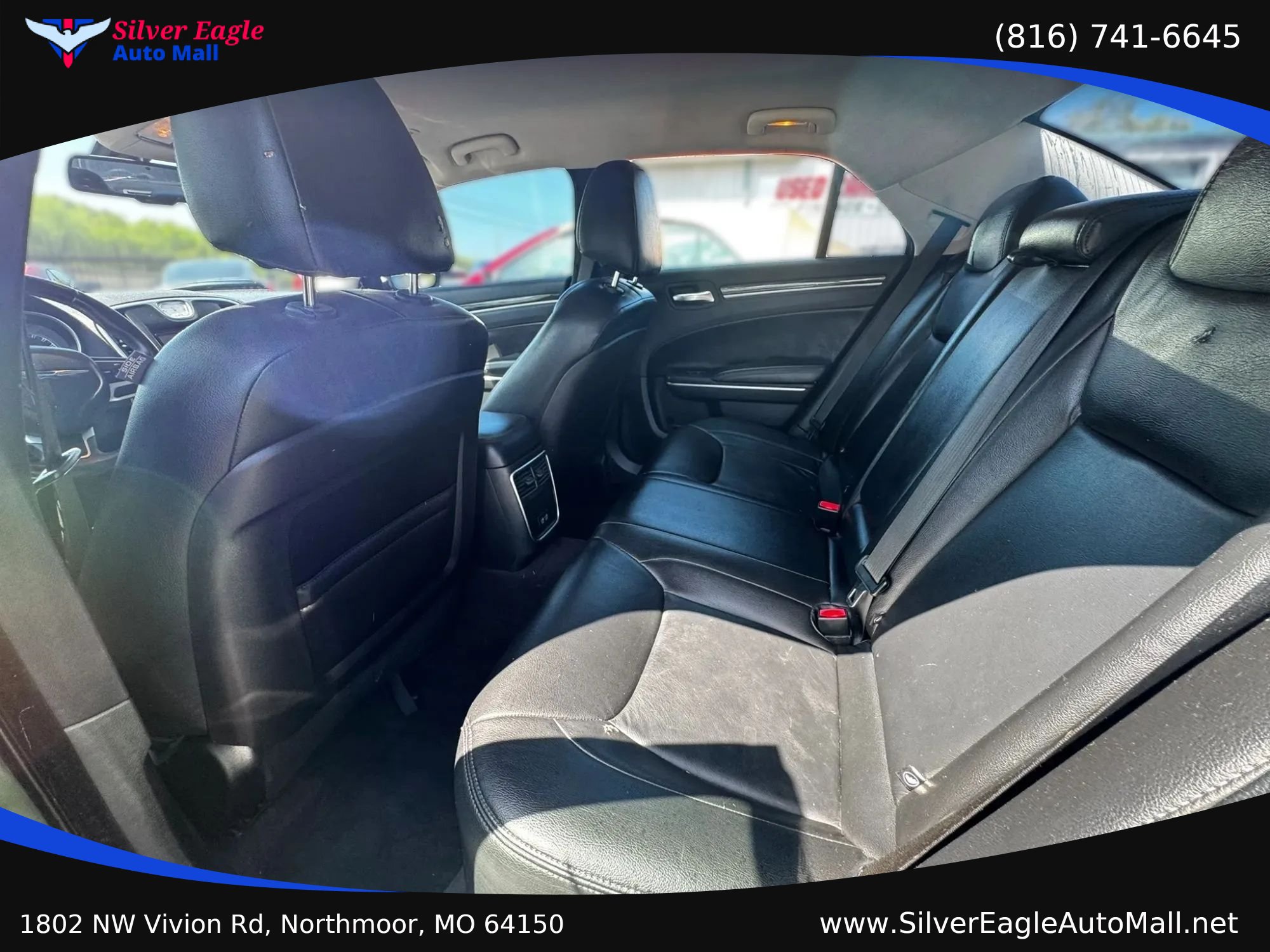 Used 2019 Chrysler 300 Touring w/ Sport Appearance Package RWD image 9