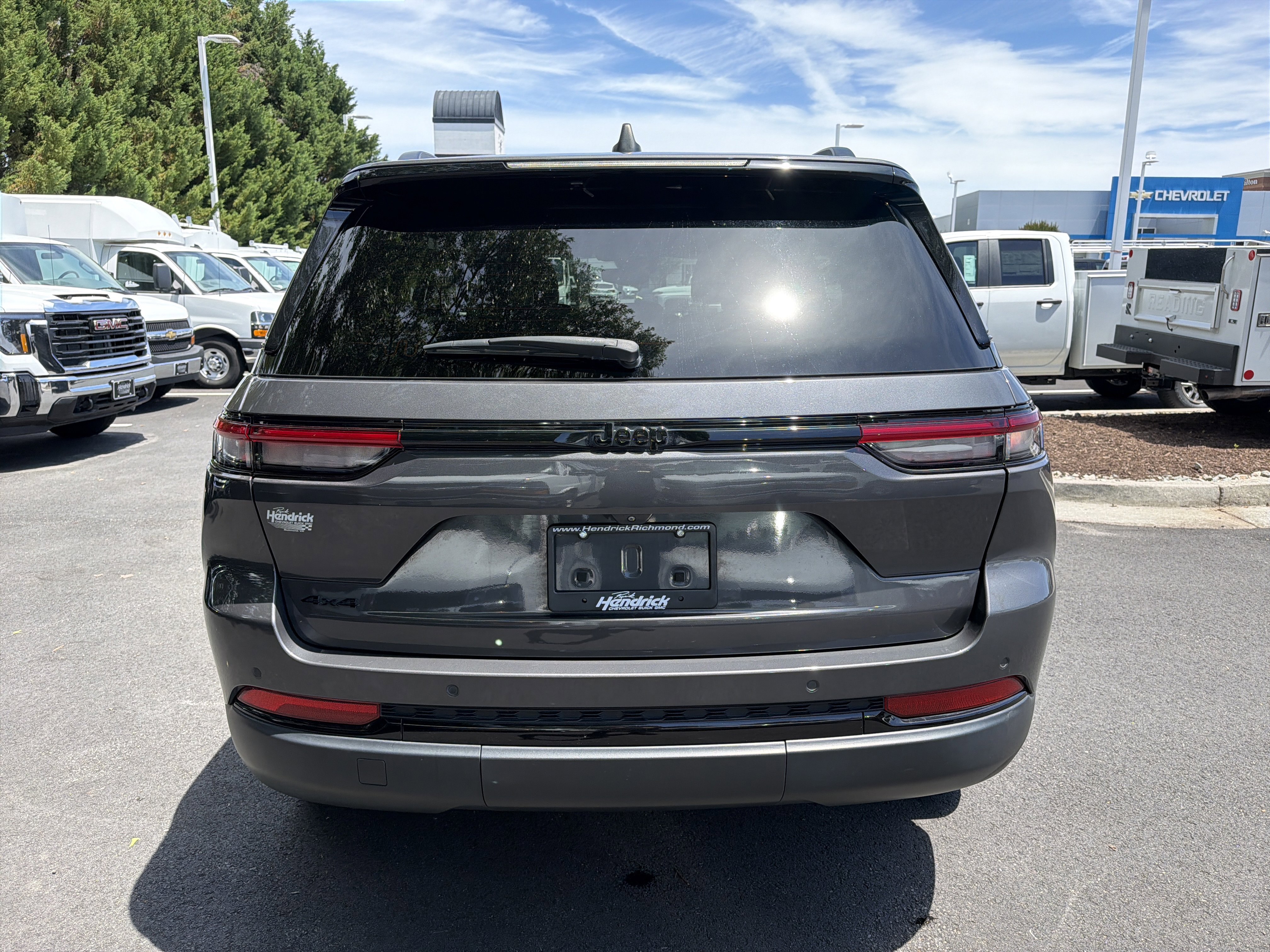 Used 2024 Jeep Grand Cherokee Altitude AWD/4WD image 9