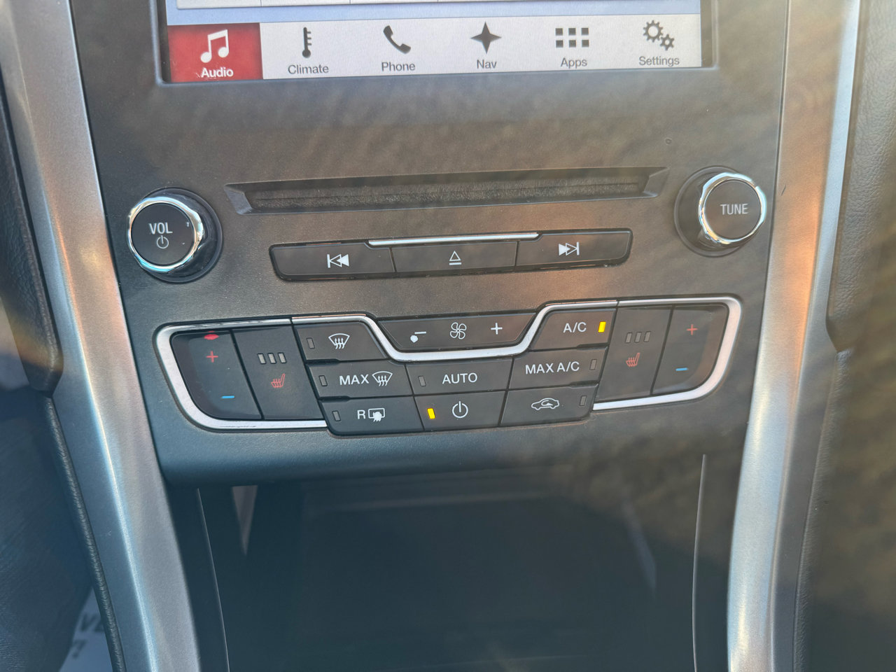 Used 2017 Ford Fusion Energi SE image 20