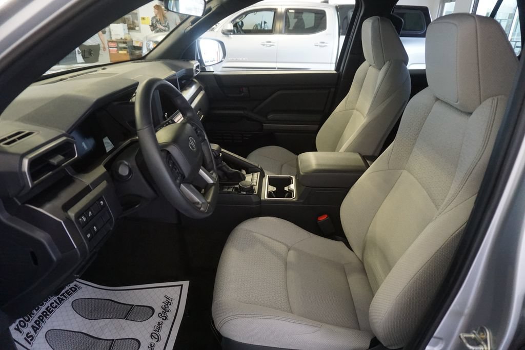 Used 2025 Toyota 4Runner SR5 AWD/4WD image 17