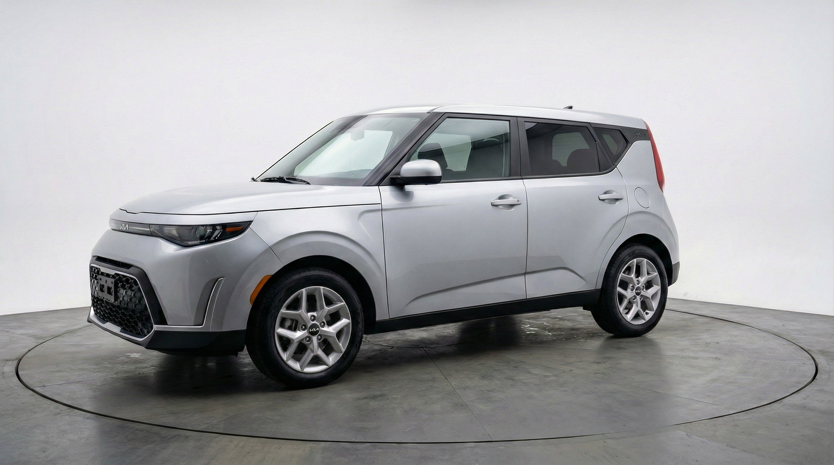 Used 2025 Kia Soul LX w/ LX Technology Package image 3