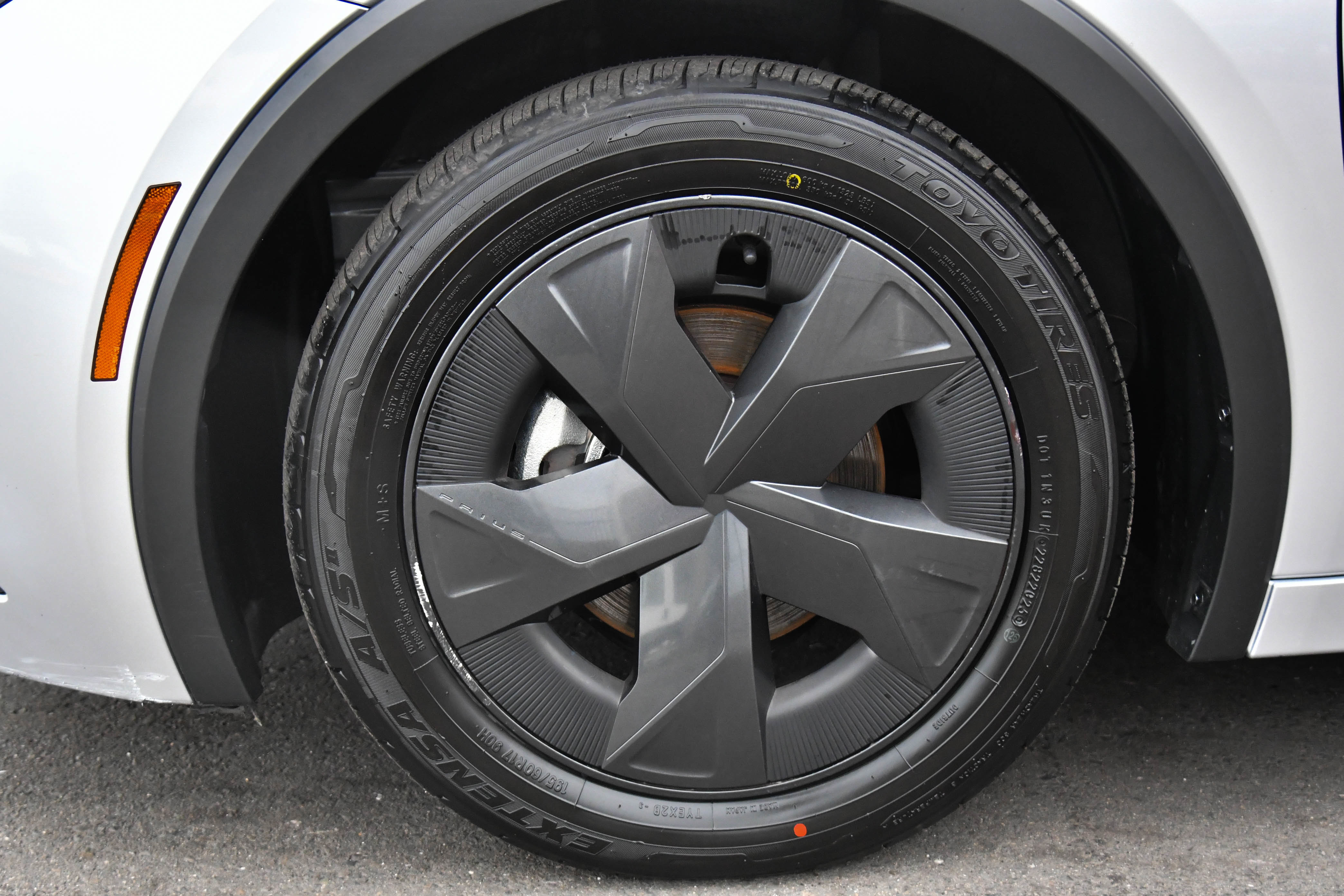 Used 2024 Toyota Prius LE image 12