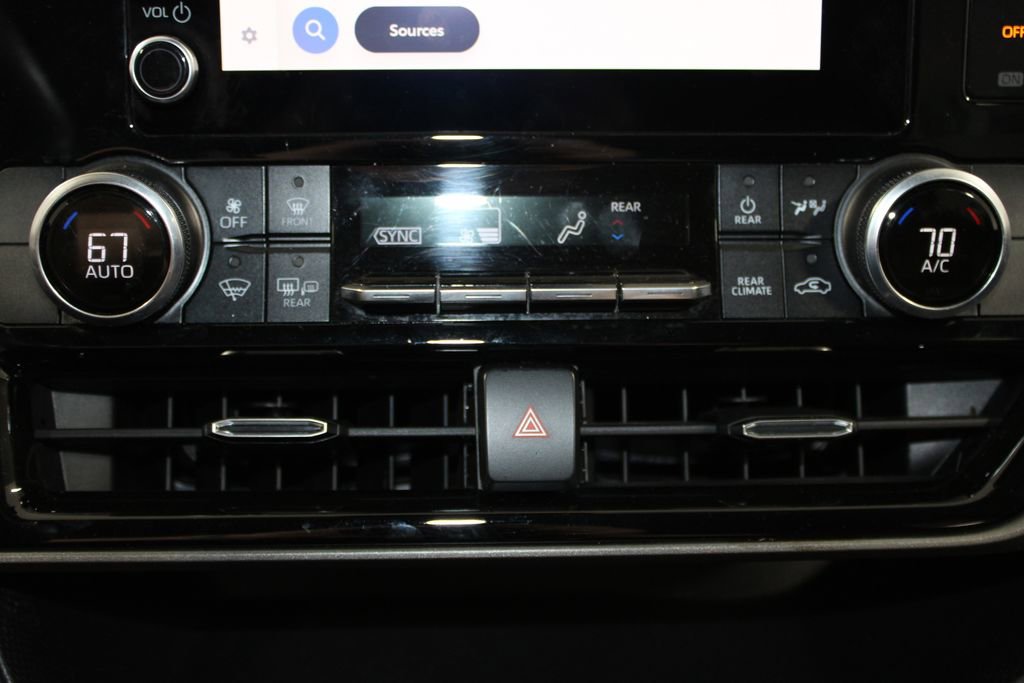 Used 2023 Toyota Highlander L image 34