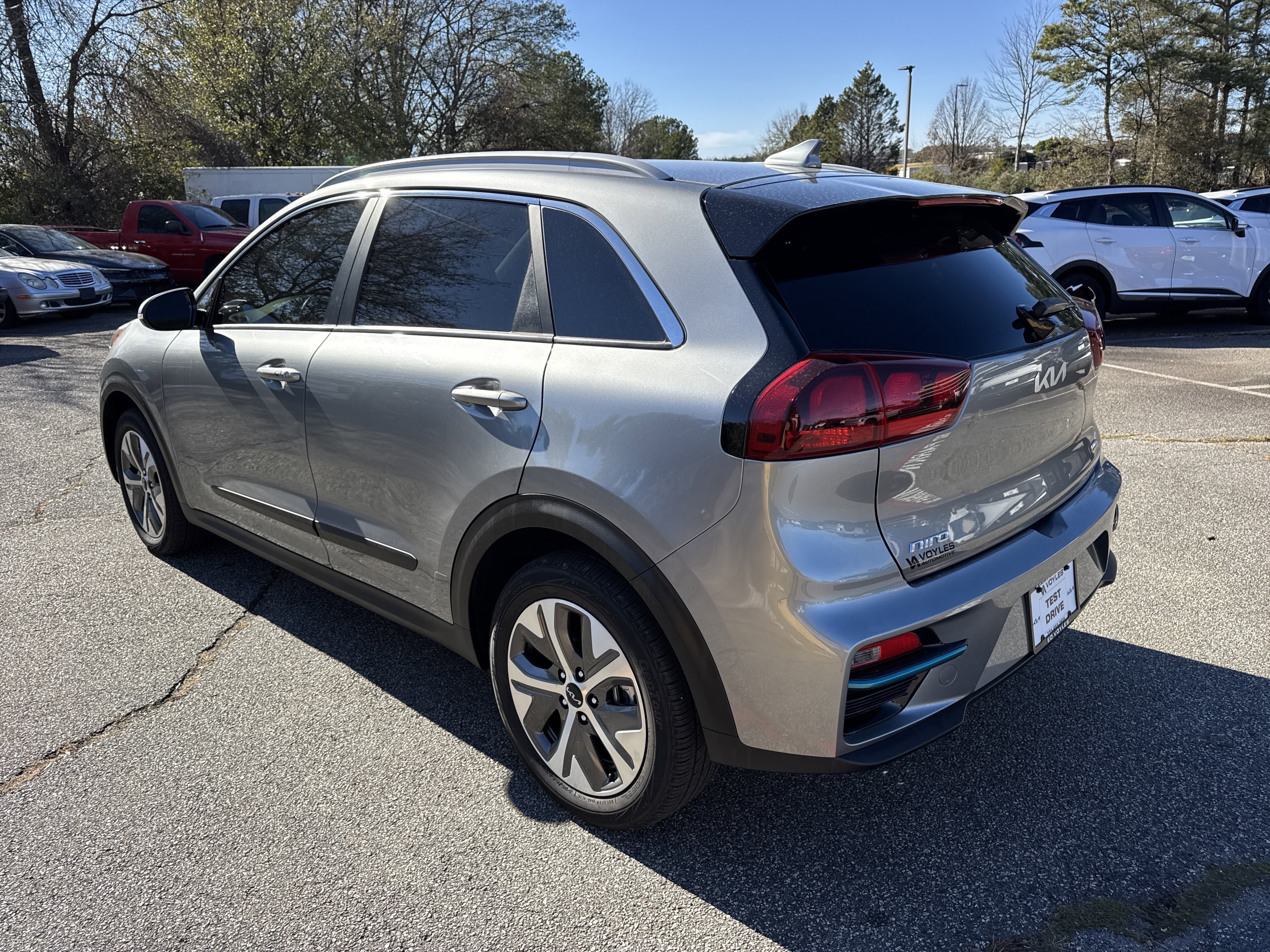 Used 2022 Kia Niro EX image 5