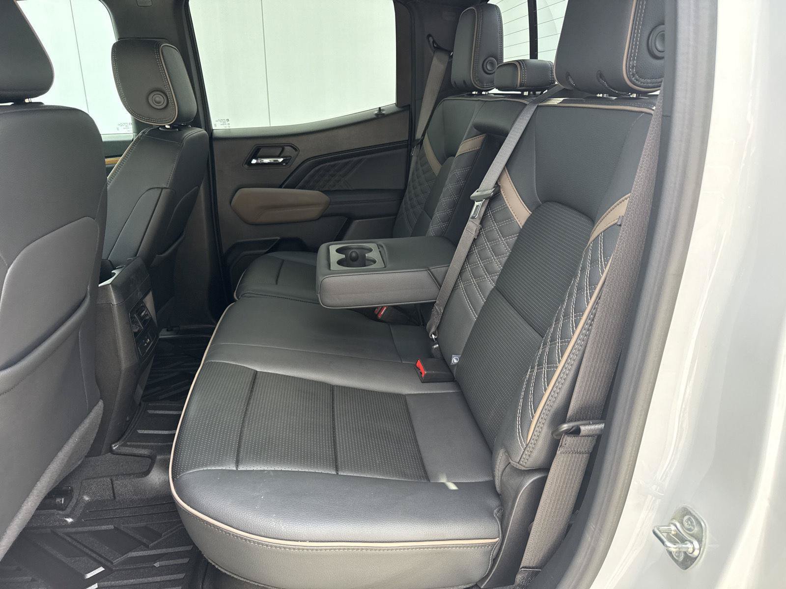 Used 2024 GMC Canyon Denali AWD/4WD image 15