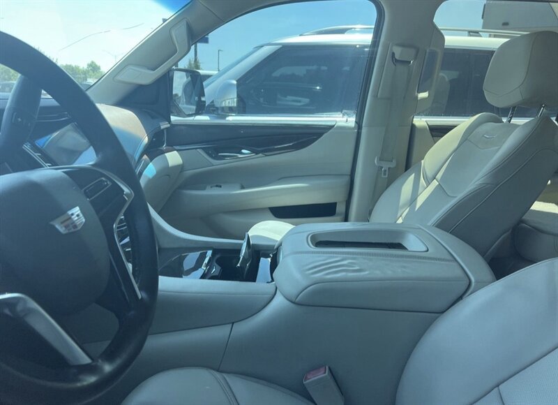 Used 2016 Cadillac Escalade Premium AWD/4WD image 17