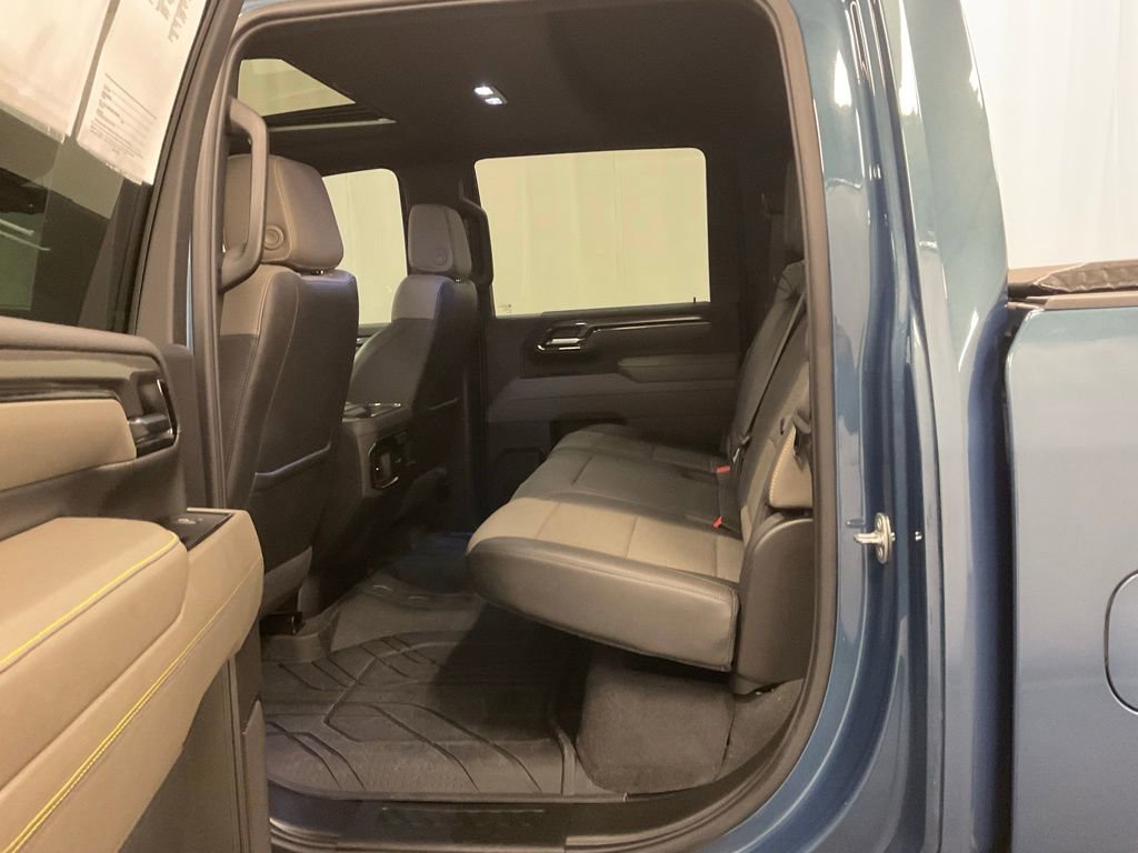 Used 2024 Chevrolet Silverado 2500 ZR2 w/ Technology Package image 32