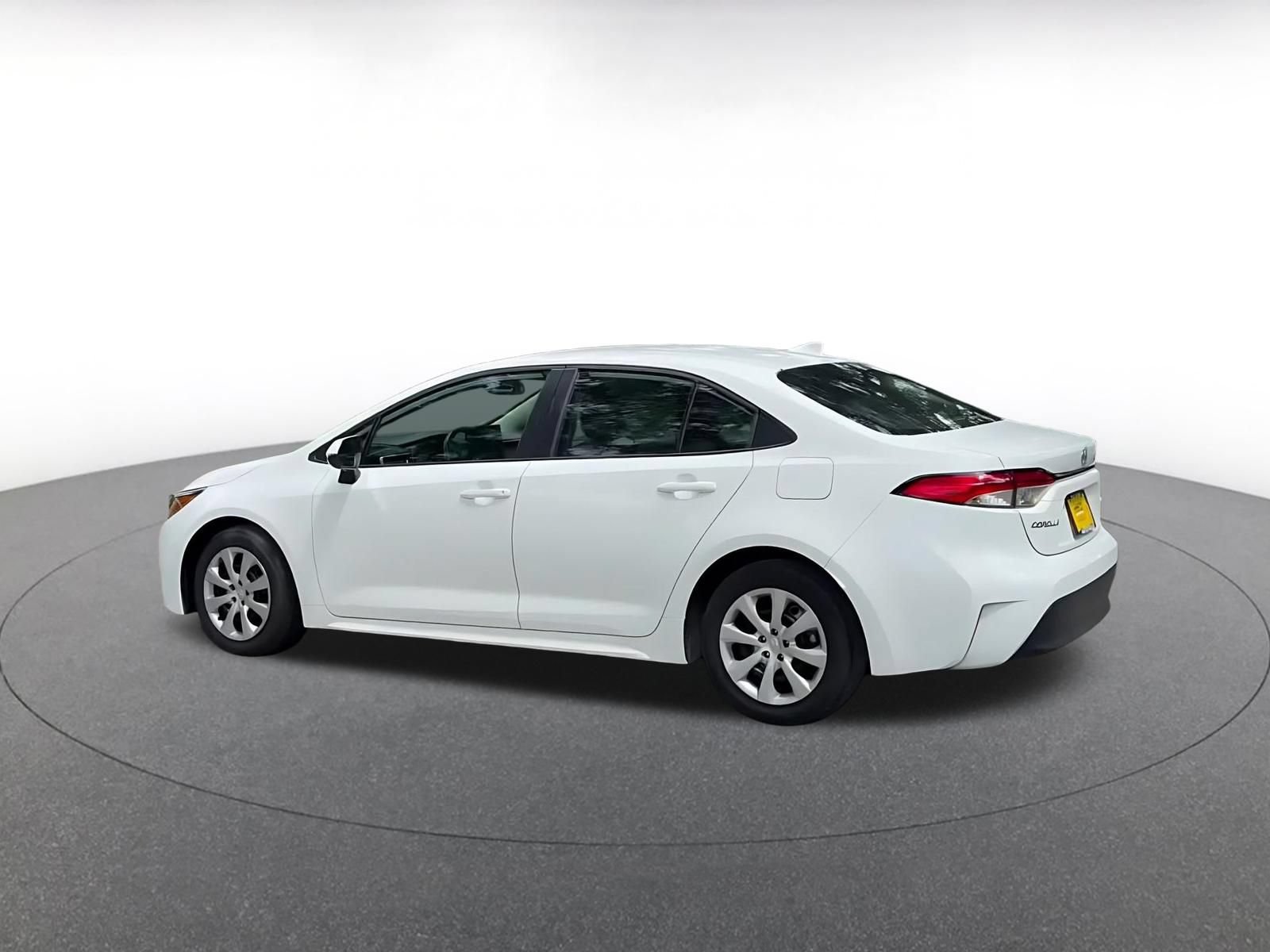 Used 2025 Toyota Corolla LE FWD image 10