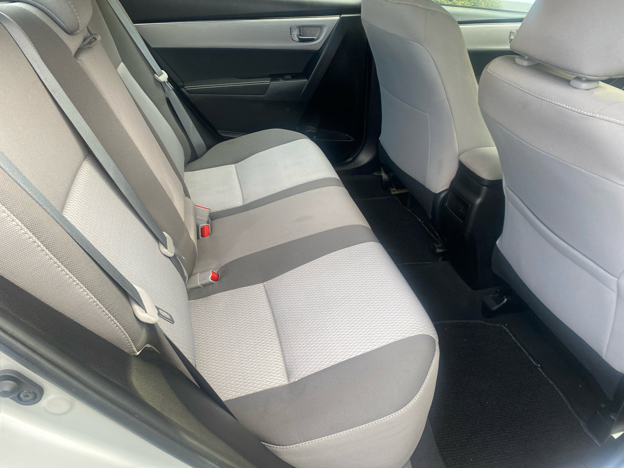 Used 2018 Toyota Corolla LE image 8