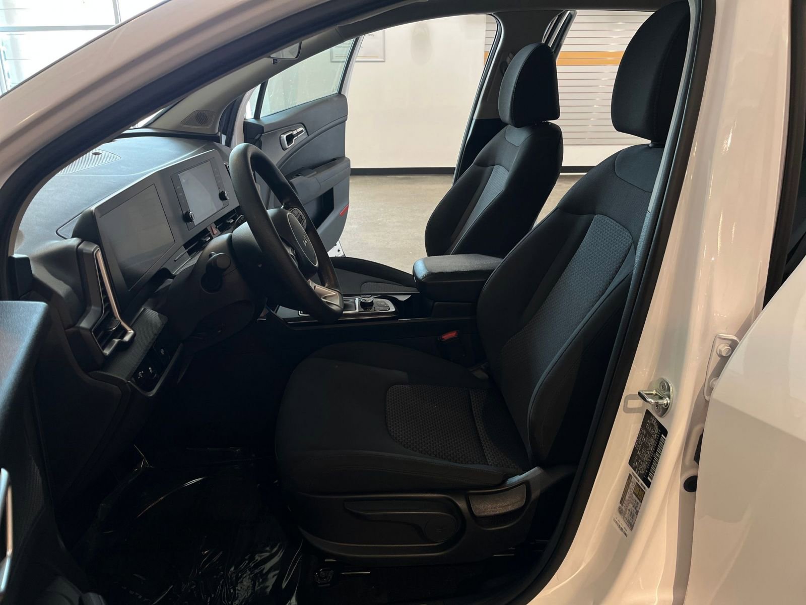 Used 2025 Kia Sportage LX FWD image 27